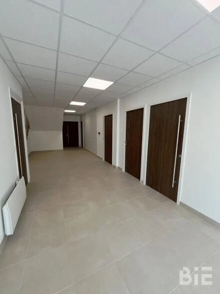 Bureau dans Bordeaux à louer - Hall d’entrée – Image 3 sur 9