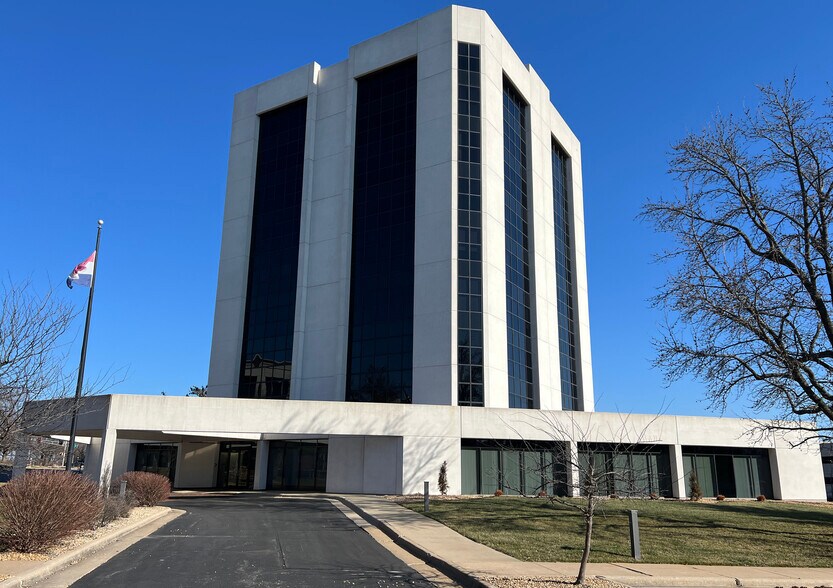 300 John Q. Hammons Pky, Springfield, MO à louer - Photo de l’immeuble – Image 2 sur 10