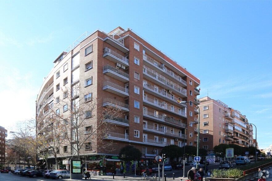 Calle De Clara Del Rey, 47, Madrid, Madrid à louer - Photo de l’immeuble – Image 2 sur 2