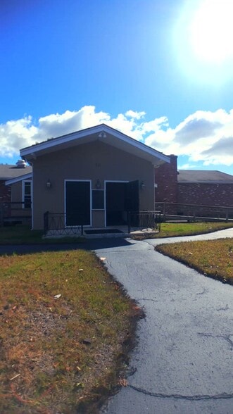 50 Pleasant St, Norton, MA à louer - Vidéo sur l’annonce professionnelle – Image 2 sur 41