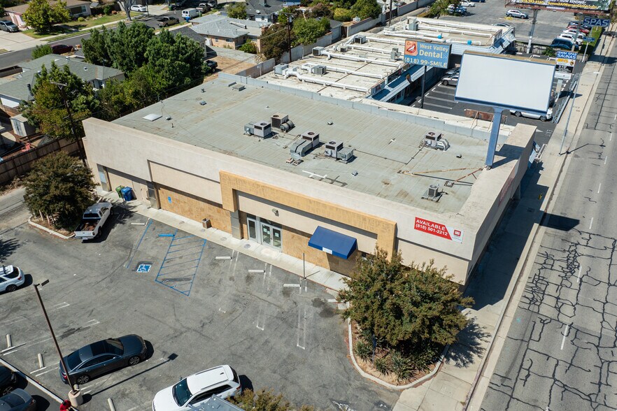 6537 Topanga Canyon Blvd, Woodland Hills, CA à louer - Photo de l’immeuble – Image 3 sur 12