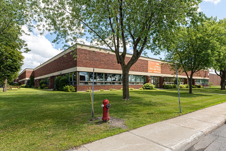 1624-1692 Ave 50th, Montréal, QC à louer - Photo de l’immeuble – Image 3 sur 6