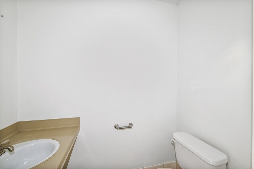 321 Main Ave, De Pere, WI à vendre - Photo de l’immeuble – Image 2 sur 36