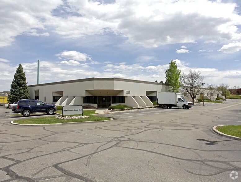 112 Inverness Dr E, Englewood, CO à louer - Photo principale – Image 1 sur 5
