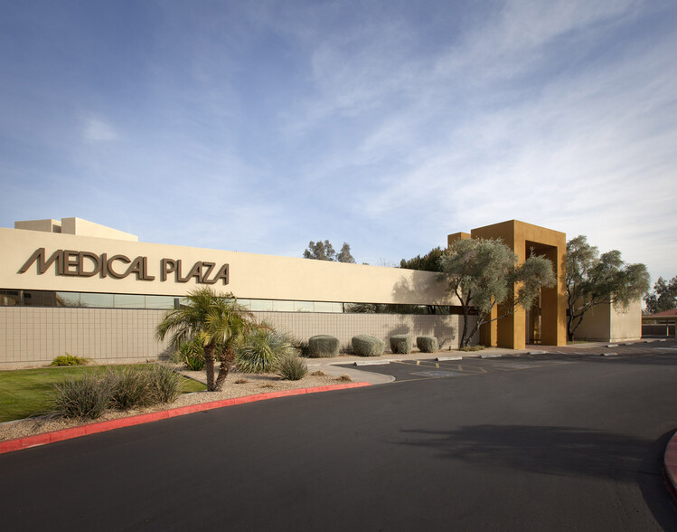 4045 E Bell Rd, Phoenix, AZ à louer - Photo de l’immeuble – Image 1 sur 4