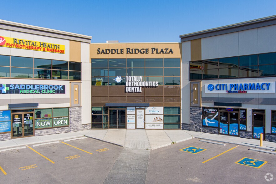 20 Saddlestone Dr, Calgary, AB à vendre - Photo principale – Image 1 sur 7