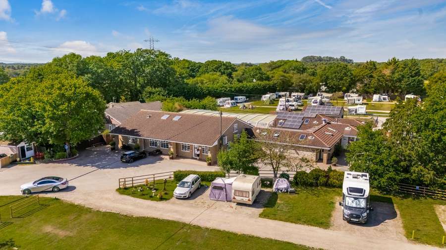 Ringwood Rd, Ringwood à vendre - Photo de l’immeuble – Image 3 sur 14