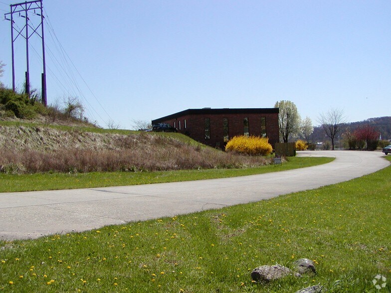300 Westmoreland Rd, Dunbar, WV à vendre - Photo de l’immeuble – Image 2 sur 3