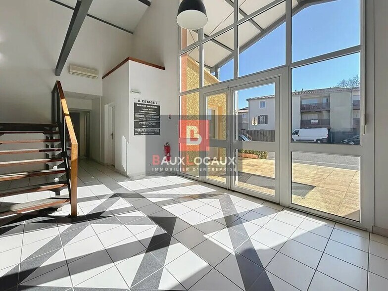 Bureau dans Monteux à louer - Photo de l’immeuble – Image 2 sur 18