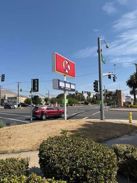 6290 Mission Blvd, Jurupa Valley, CA à vendre - Photo de l’immeuble – Image 2 sur 11