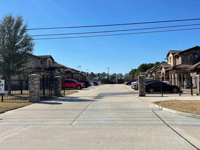22325 Gosling Rd, Spring, TX à louer - Photo de l’immeuble – Image 2 sur 5