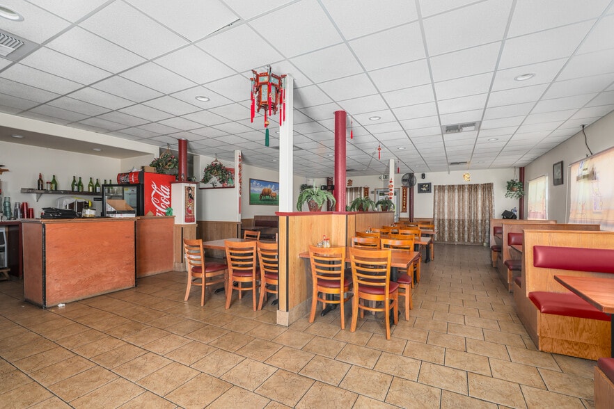 1137 Walnut St, Red Bluff, CA à vendre - Photo intérieure – Image 2 sur 15