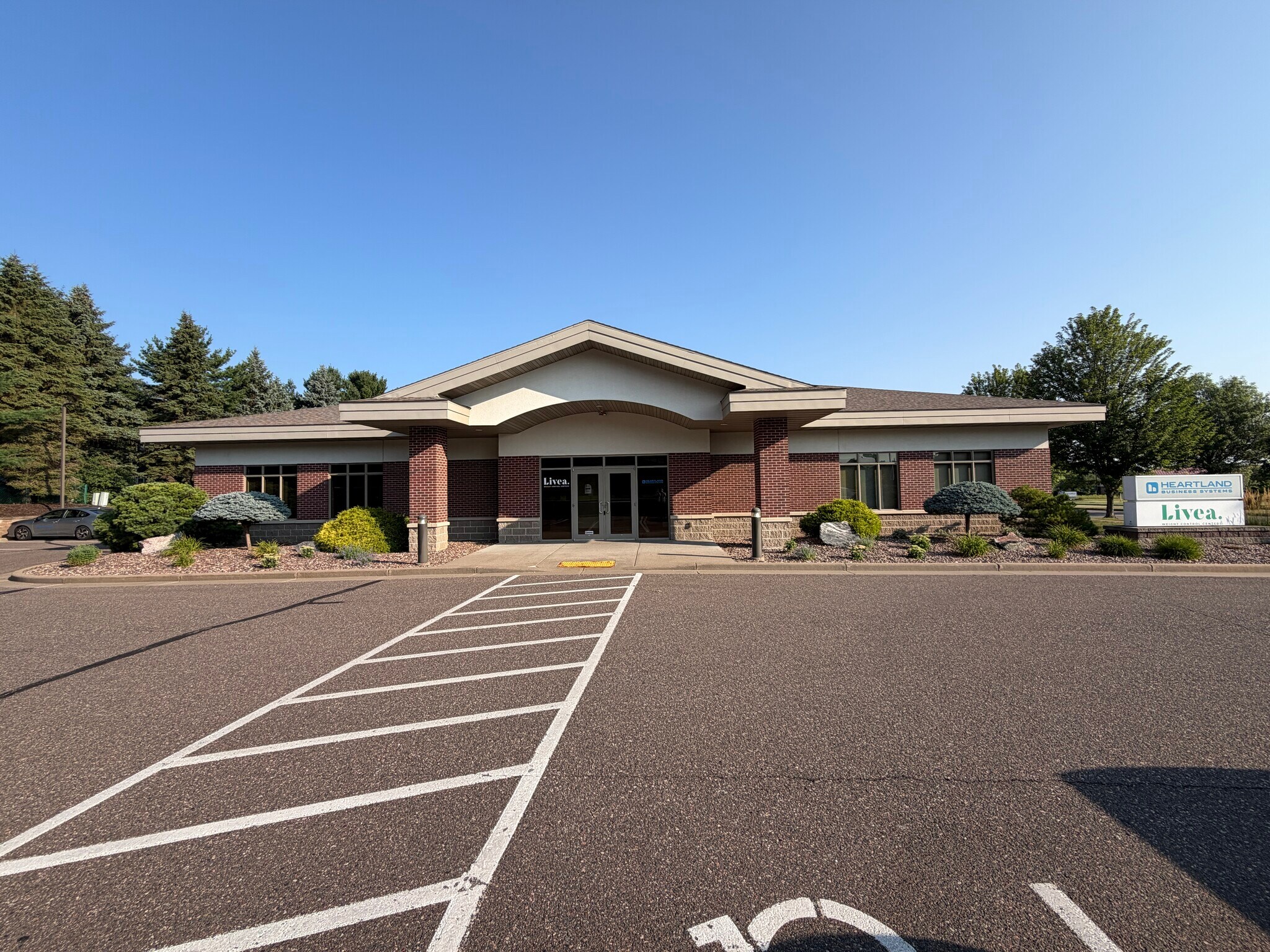4112 Oakwood Hills Pky, Eau Claire, WI à louer Photo de l’immeuble– Image 1 sur 4