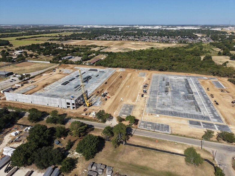7100 Anglin Dr, Forest Hill, TX à vendre - Photo de l’immeuble – Image 2 sur 2