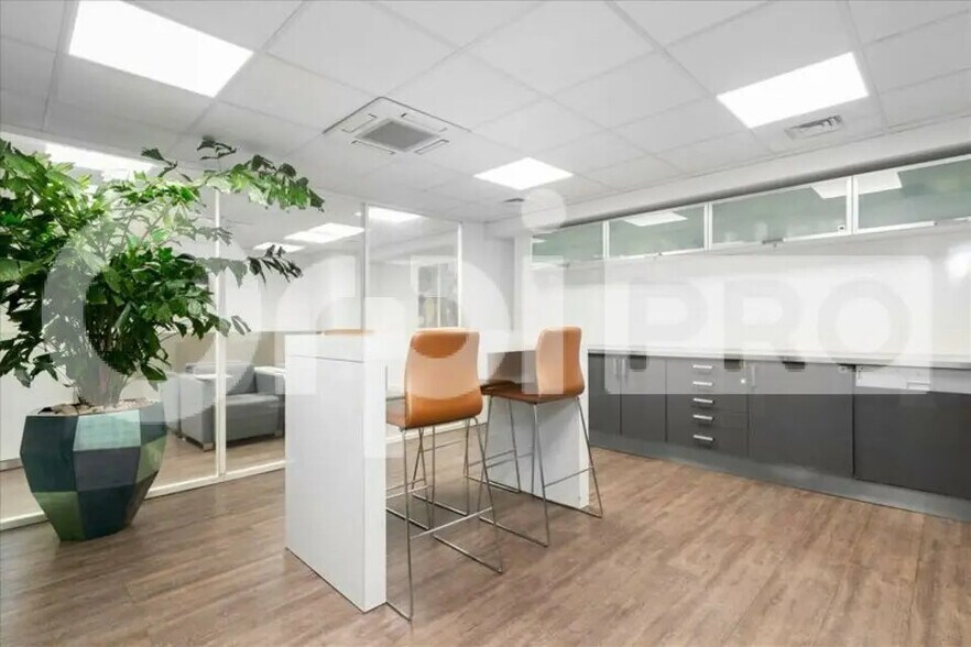 Bureau dans Paris à louer - Photo de l’immeuble – Image 2 sur 5