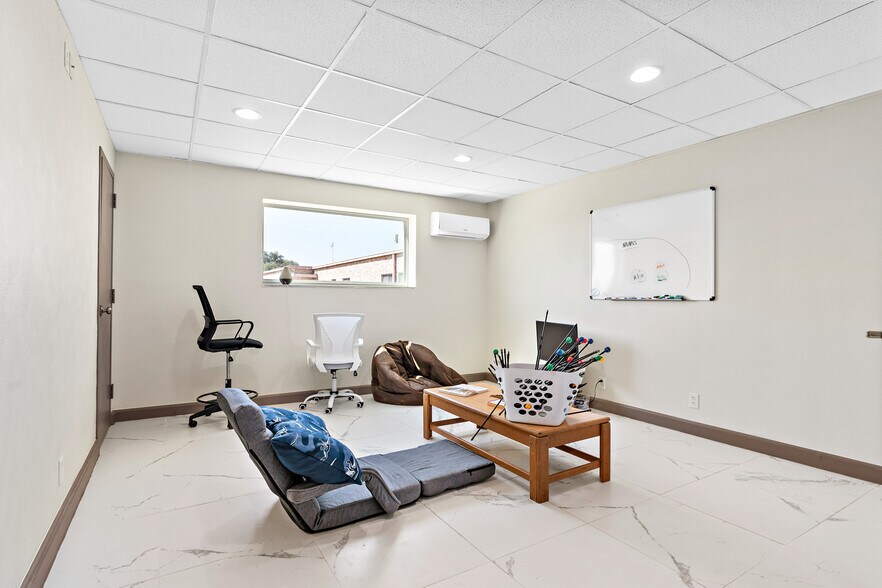 200 N San Jacinto St, Whitney, TX à louer - Photo de l’immeuble – Image 3 sur 22