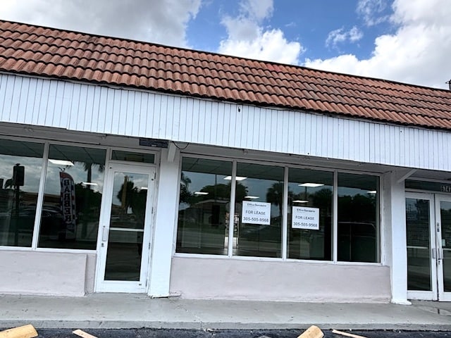 6741-6757 SW 8th St, Miami, FL à louer Photo de l’immeuble– Image 1 sur 5
