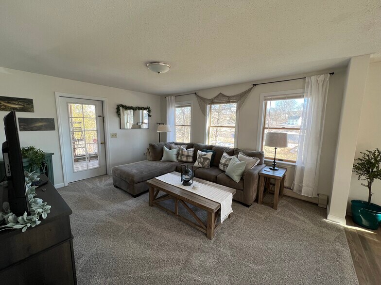 20 Canal St, Machias, ME à vendre - Photo de l’immeuble – Image 2 sur 76