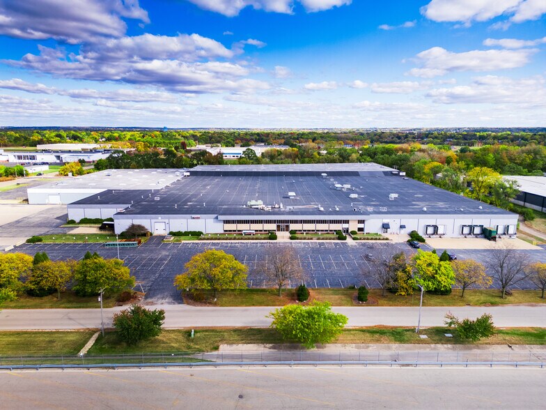 1818 Elmwood Rd, Rockford, IL à louer - Photo de l’immeuble – Image 2 sur 9