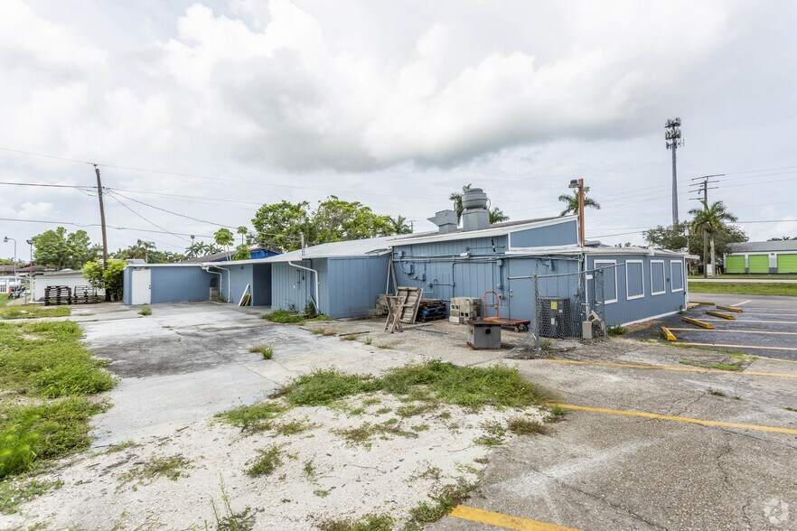 16641 San Carlos Blvd, Fort Myers, FL à vendre - Photo de l’immeuble – Image 2 sur 3