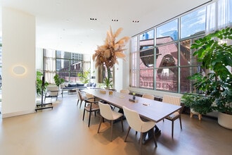 325 N Wells St, Chicago, IL à louer Photo intérieure– Image 2 sur 11