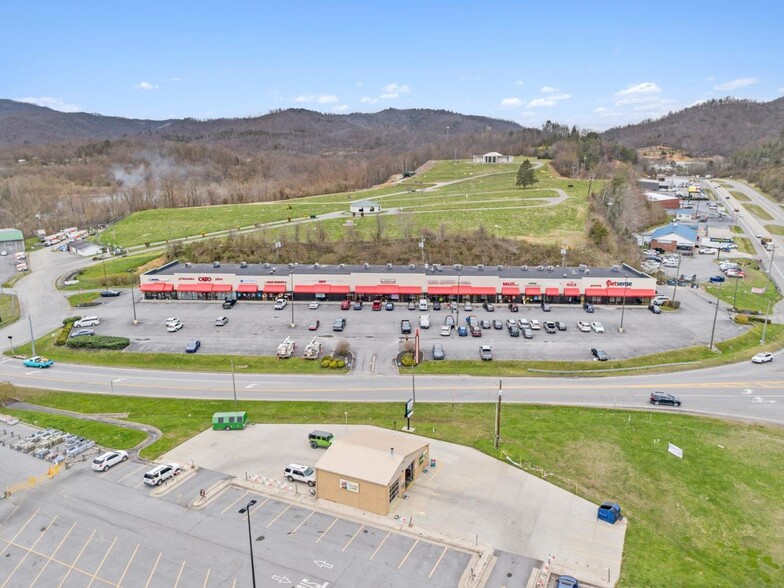 1875 N 25th St, Middlesboro, KY à louer - Photo de l’immeuble – Image 3 sur 11