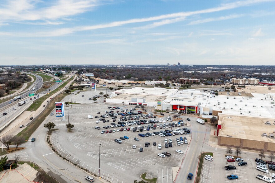 2201 N Interstate 35 E, Denton, TX à louer - Aérien – Image 3 sur 9