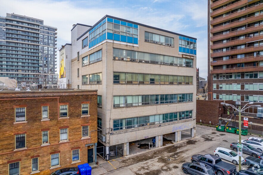 344 Bloor St W, Toronto, ON à louer - Photo de l’immeuble – Image 2 sur 4