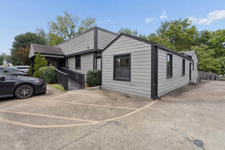 2817 Erica Pl, Nashville, TN à vendre - Photo de l’immeuble – Image 2 sur 9