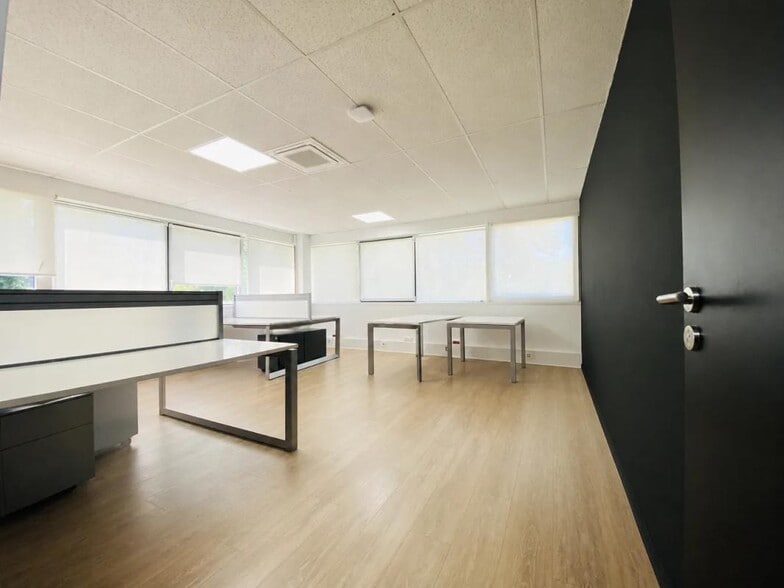 Bureau dans Bièvres à louer - Photo de l’immeuble – Image 2 sur 7