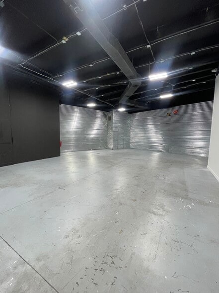 18319-18321 W Dixie Hwy, North Miami Beach, FL à louer - Photo de l’immeuble – Image 2 sur 8