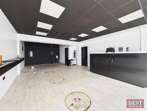 5-5A Marcus St, Newry à louer Photo intérieure– Image 1 sur 3
