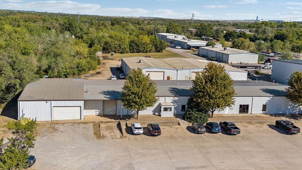 13800 S MacArthur Blvd portefeuille de 4 biens à vendre sur LoopNet.fr - Photo de l’immeuble – Image 2 sur 12