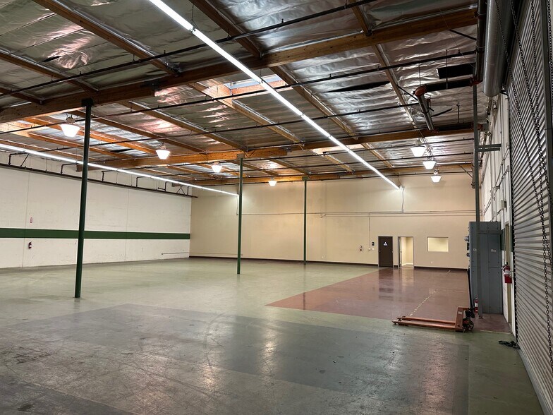 310 Irving Dr, Oxnard, CA à louer - Photo de l’immeuble – Image 2 sur 9