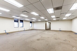 9500 Koger Blvd N, Saint Petersburg, FL à louer Photo intérieure– Image 2 sur 3