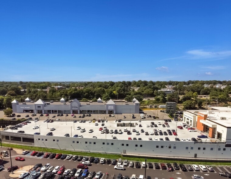 71-110 Nardozzi Pl, New Rochelle, NY à louer - Photo de l’immeuble – Image 3 sur 16