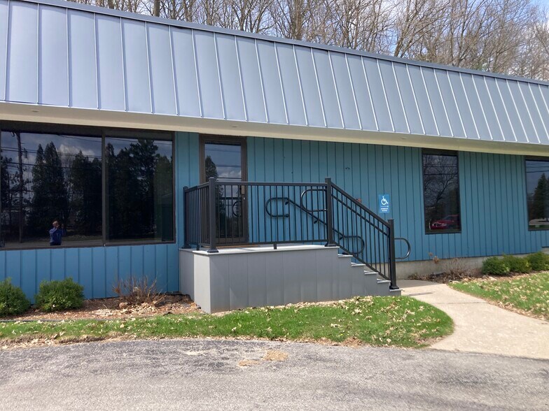 3639 Cass Rd, Traverse City, MI à louer - Photo de l’immeuble – Image 3 sur 7