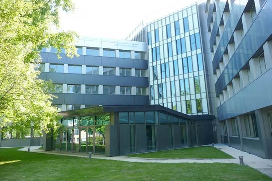 4 Avenue Pablo Picasso, Nanterre à louer - Photo de l’immeuble – Image 2 sur 4