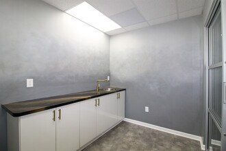 27621 Warren Rd, Garden City, MI à louer Photo intérieure– Image 2 sur 4