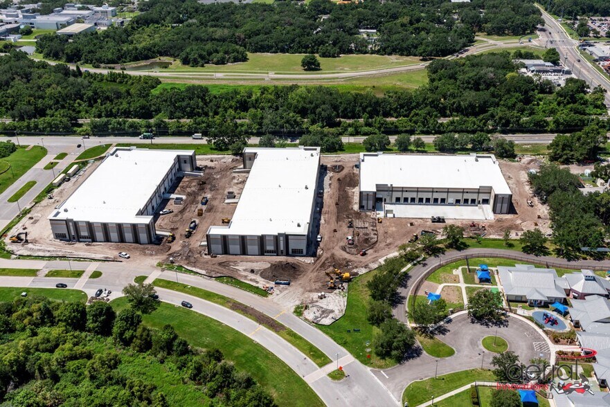 0 Queen Palm Dr, Tampa, FL à louer - Photo de l’immeuble – Image 3 sur 3