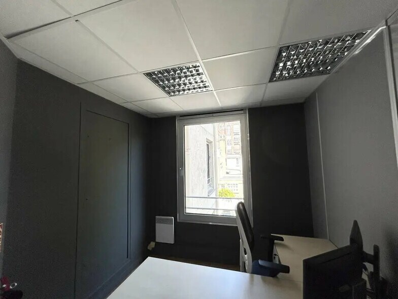 Bureau dans La Madeleine à louer - Photo de l’immeuble – Image 3 sur 4