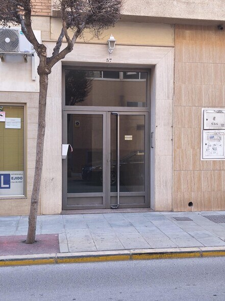 Local commercial dans El Ejido, Almería à louer - Photo principale – Image 2 sur 3