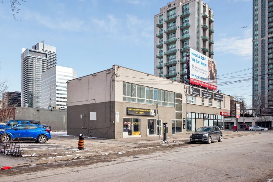632–4656 Yonge St and 16–18 Cameron Ave portefeuille de 2 biens à vendre sur LoopNet.fr - Photo de l’immeuble – Image 2 sur 8