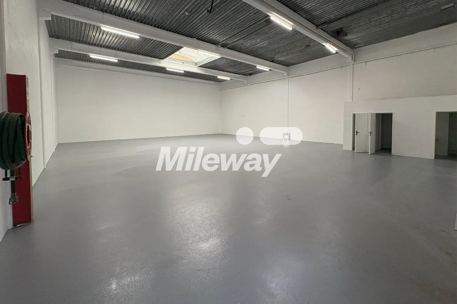 Local d’activités dans Éragny à louer Photo intérieure– Image 1 sur 9