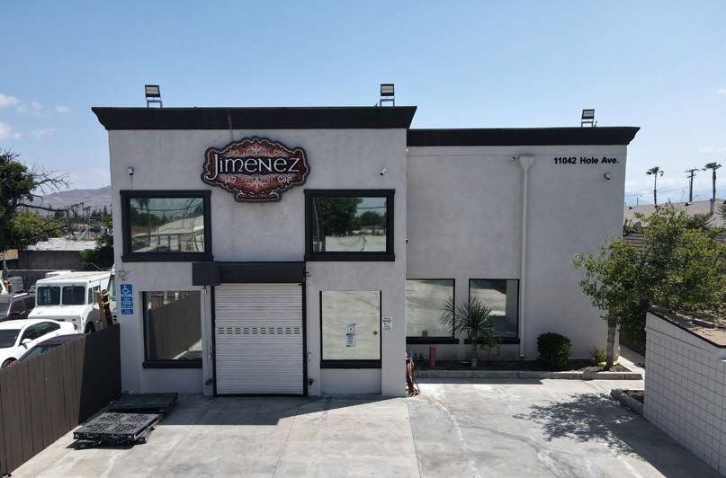 11042 Hole Ave, Riverside, CA à louer Photo de l’immeuble– Image 1 sur 4