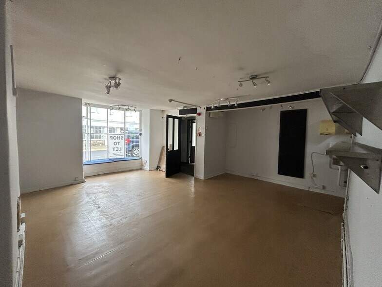 34 High St, Thornbury à vendre - Photo de l’immeuble – Image 3 sur 7