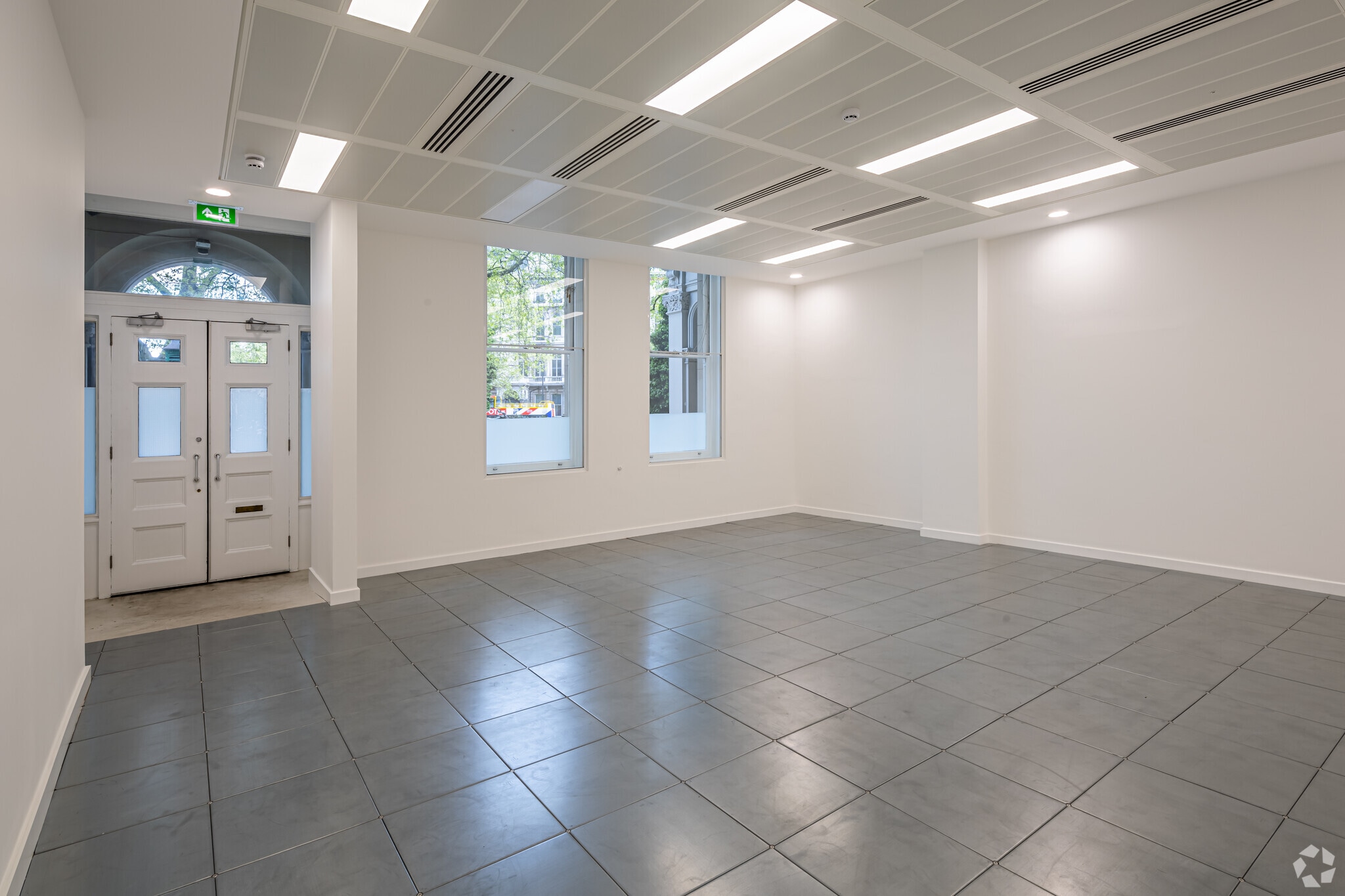 12-18 Grosvenor Gdns, Londres à louer Photo intérieure– Image 1 sur 6