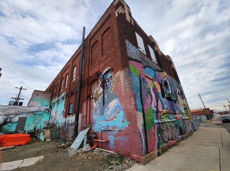 1561 Adelaide St, Detroit, MI à vendre - Photo de l’immeuble – Image 3 sur 10