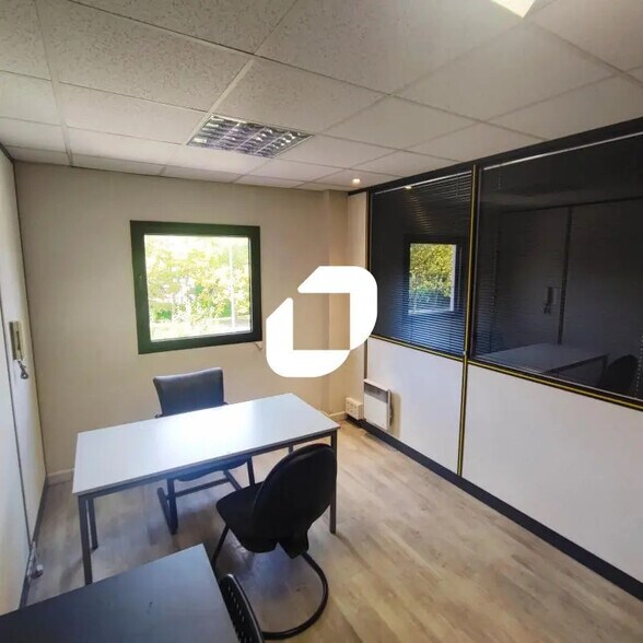 Bureau dans Boissy-Saint-Léger à vendre - Photo de l’immeuble – Image 3 sur 5