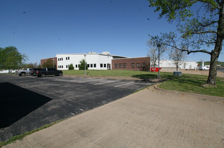 260 Bennett Dr, Pulaski, TN à louer - Photo de l’immeuble – Image 3 sur 14